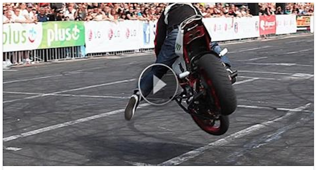 Look what does this Crazy ... It's a real phenomenon with the MOTO! His tricks are BREATHTAKING