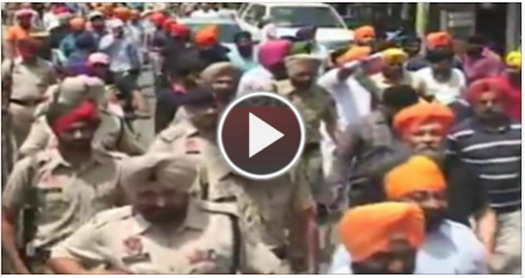 WATCH: Sikhs Block Roads in 25 May Shiv Sena Protest